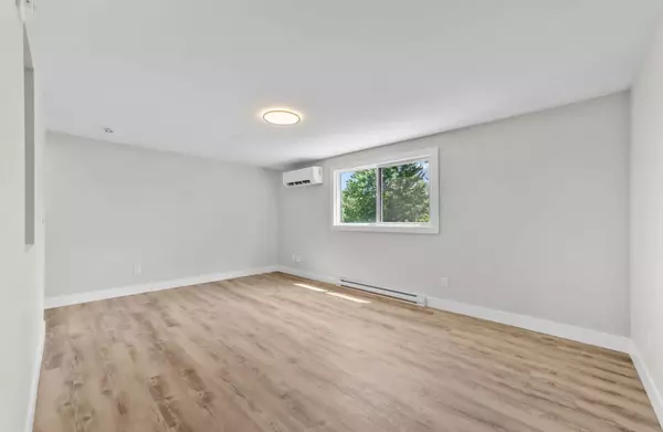 London South, ON N5Z 3A8,400 SCENIC DR #Unit 4
