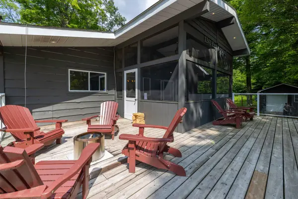 Muskoka Lakes, ON P0C 1M0,1241 EAST BAY RD