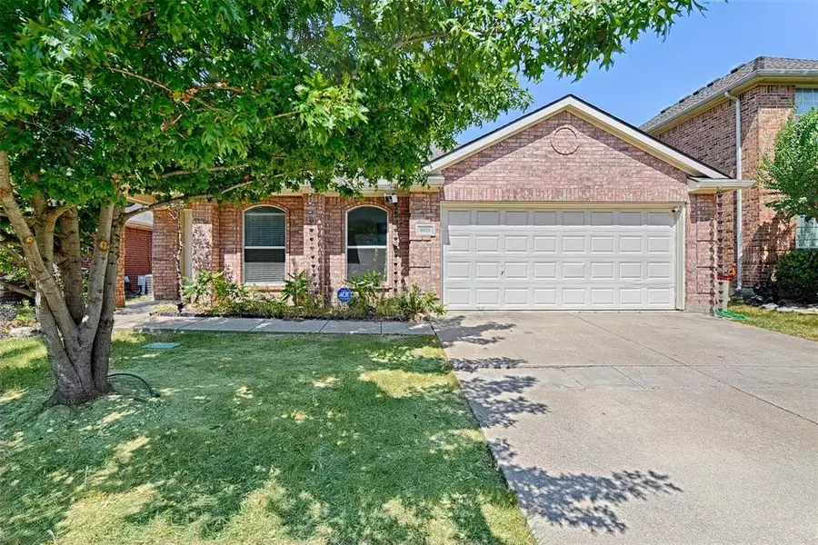 8105 Hennessey Trail, Fort Worth, TX 76131