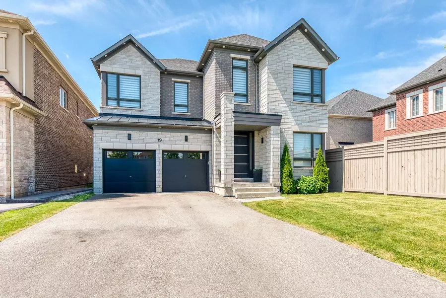 19 Raindrop TER, Brampton, ON L6X 5P2