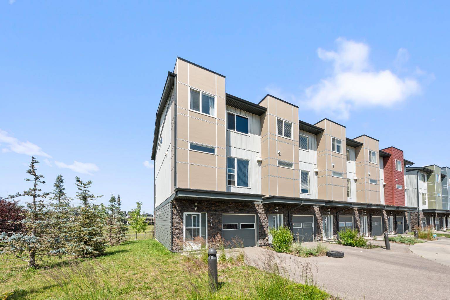 Calgary, AB T3J0W4,70 Saddlestone DR NE #301