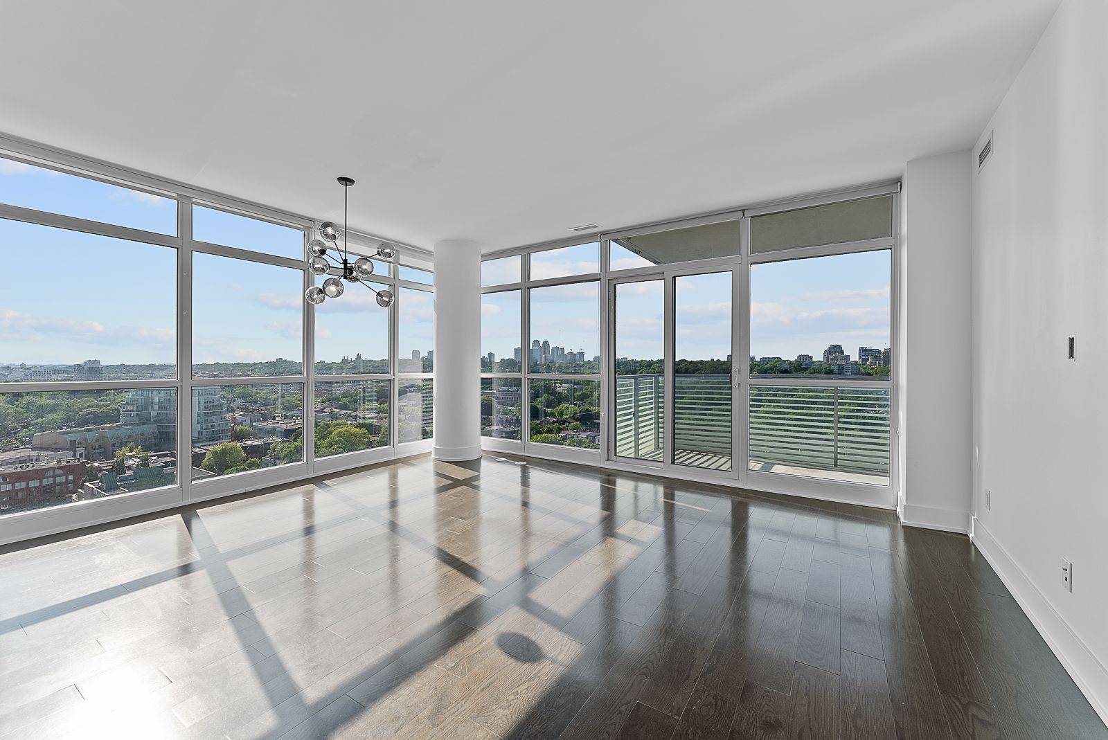 Toronto C02, ON M5R 0A4,170 Avenue RD #1605