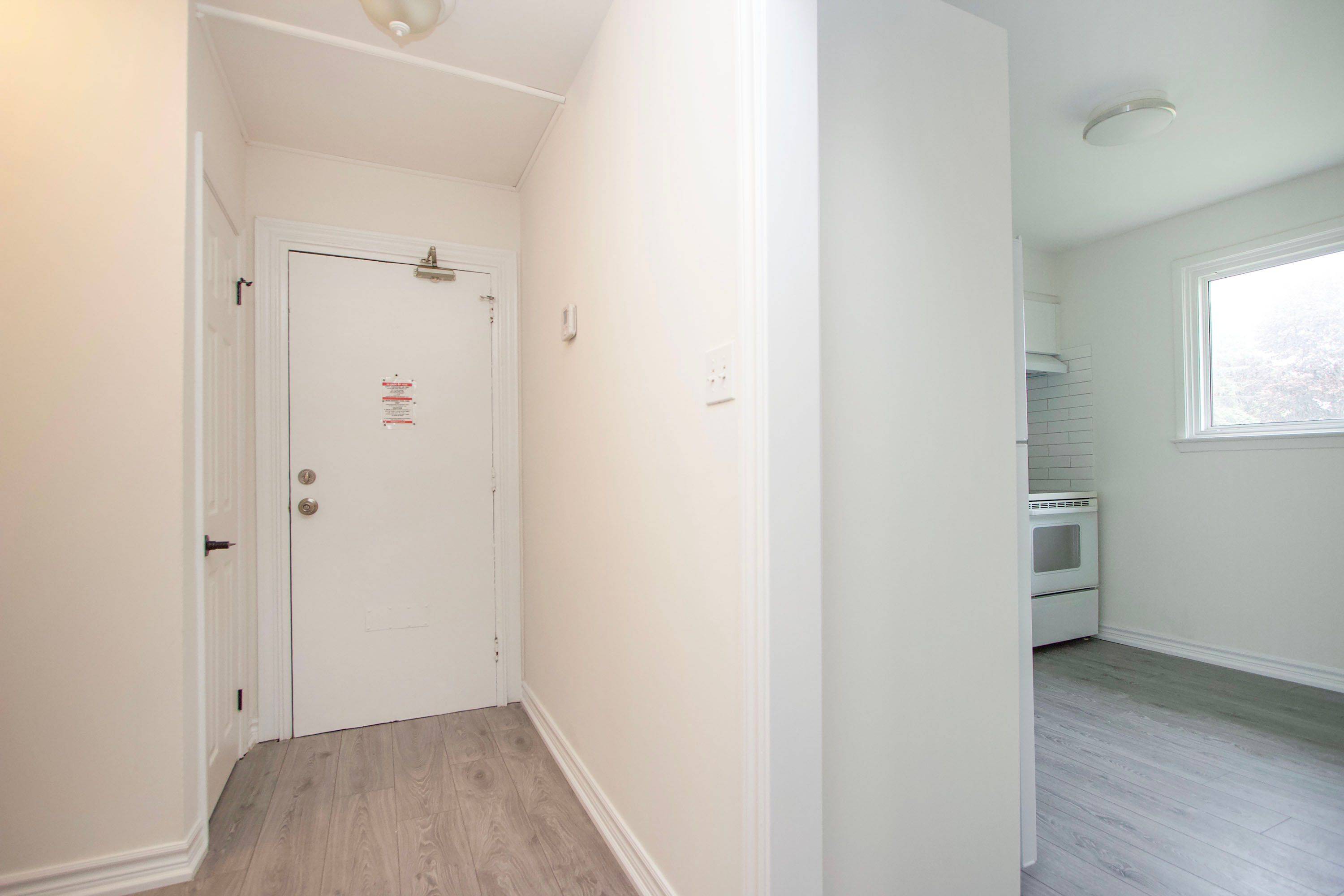 Oshawa, ON L1H 2X2,743 Cypress AVE #1