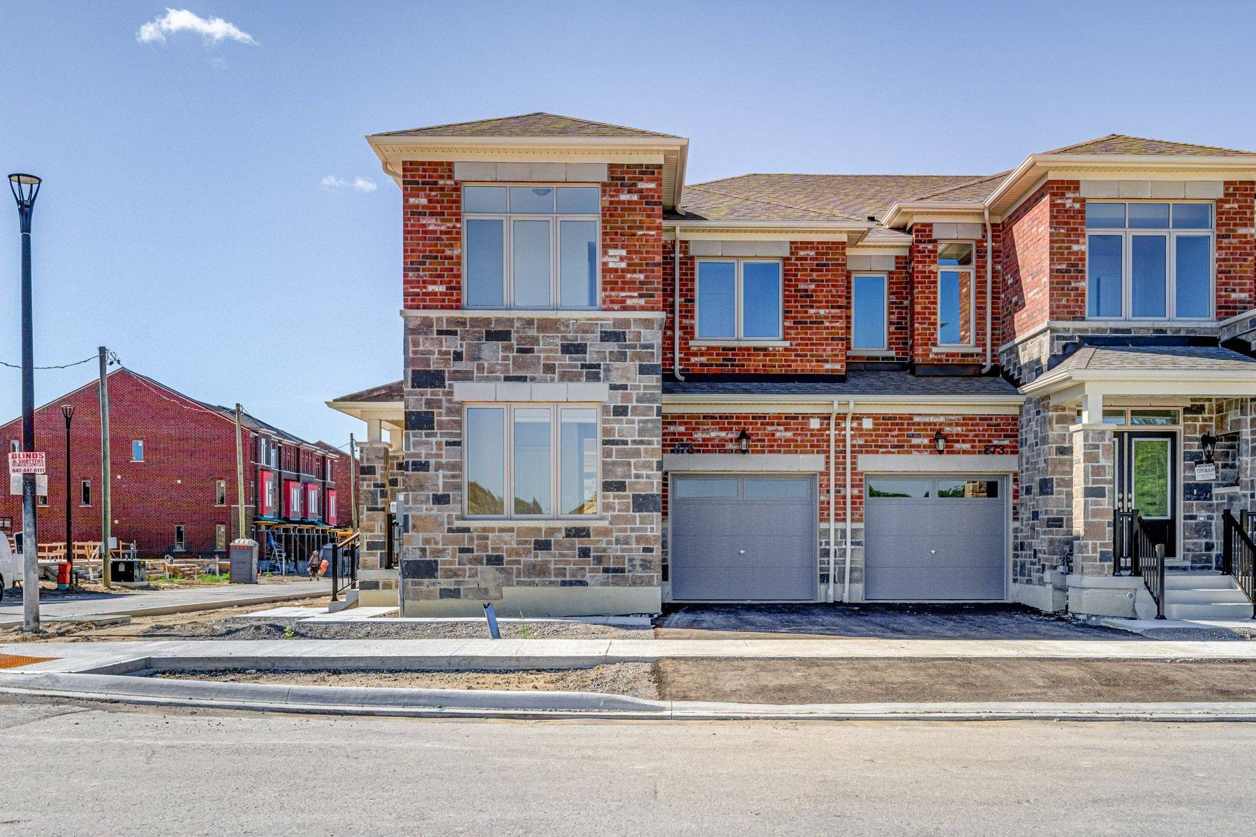 Pickering, ON L1X 0J9,875 Smoothrock AVE