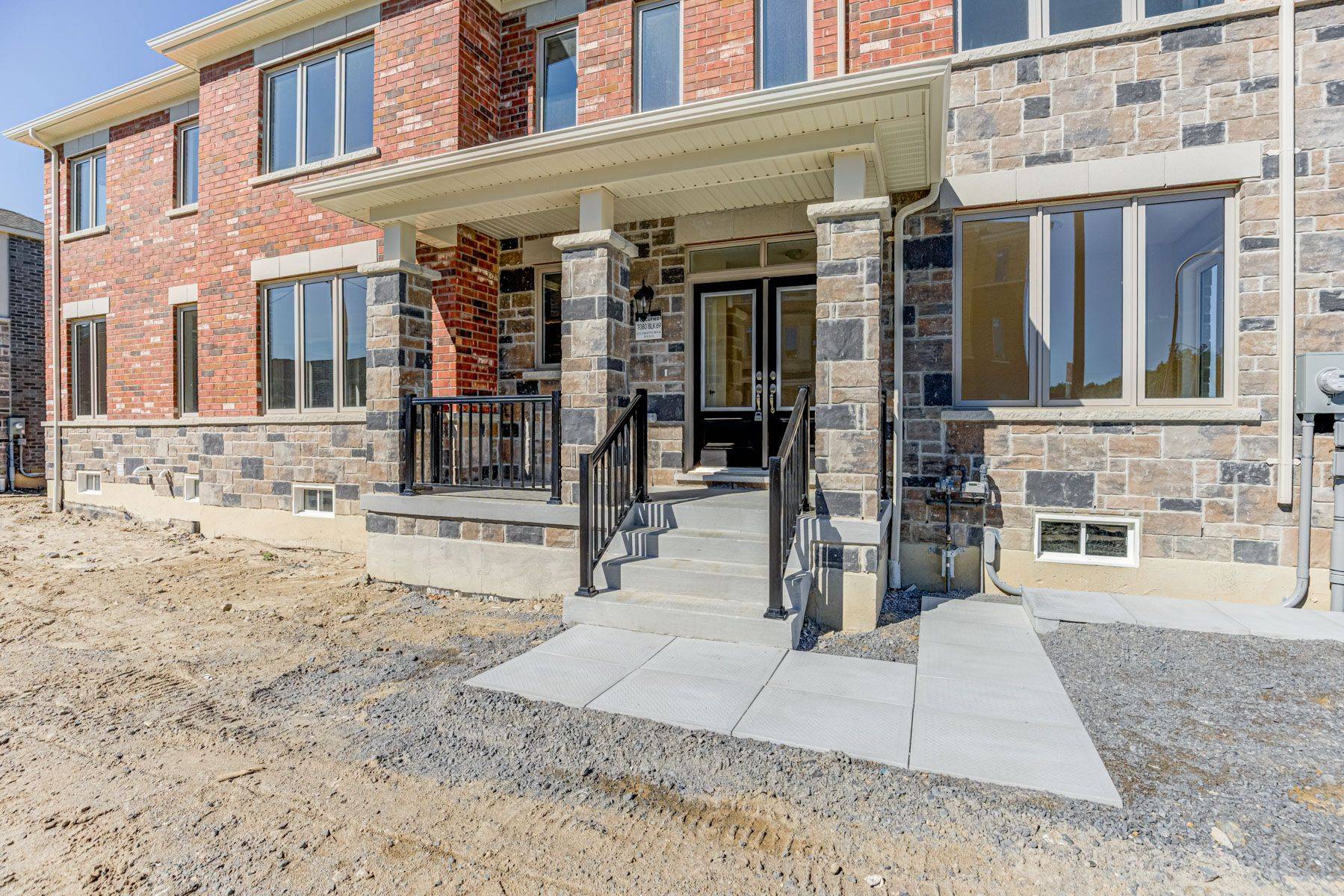 Pickering, ON L1X 0J9,875 Smoothrock AVE