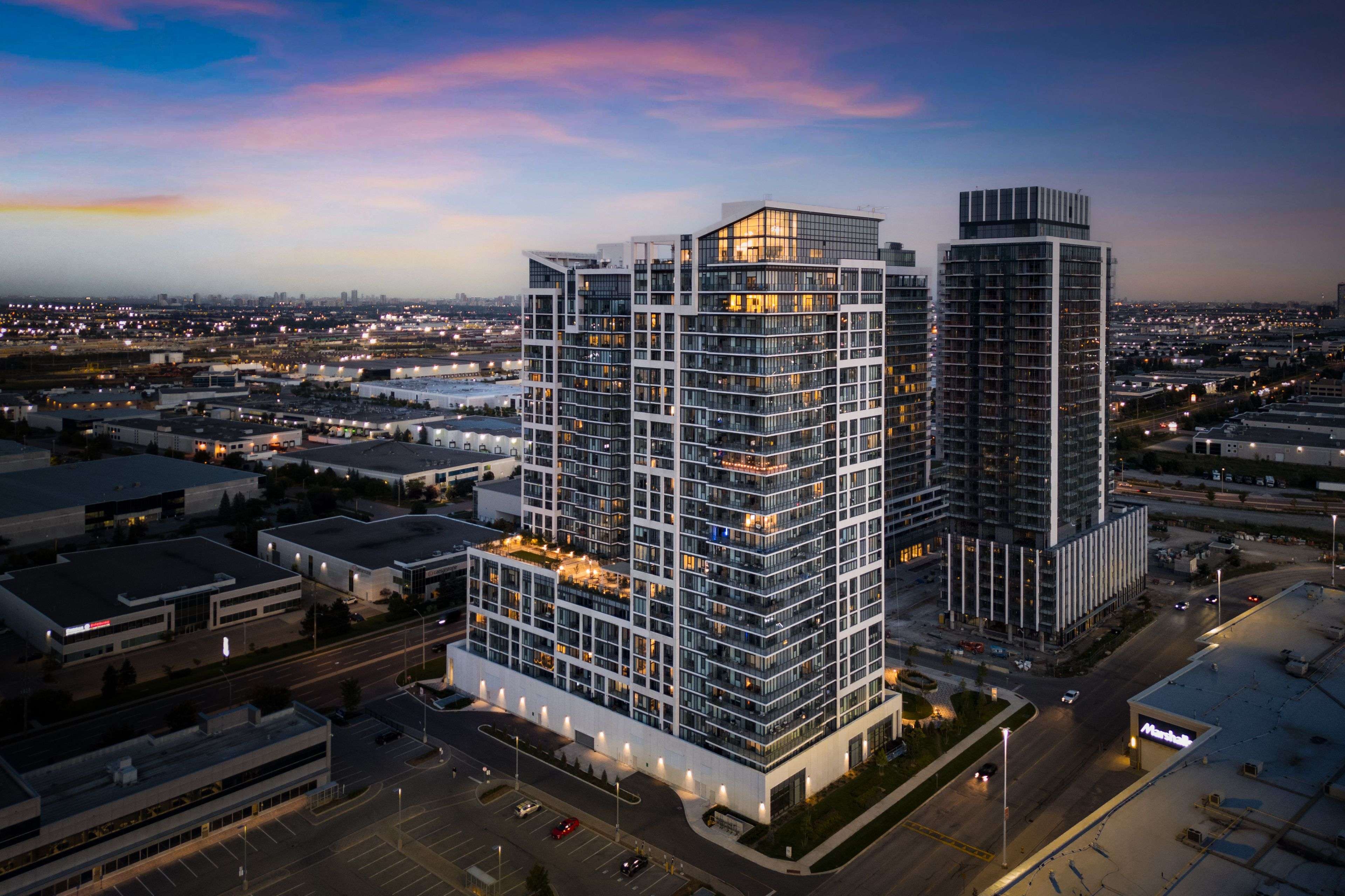 9000 Jane ST #909, Vaughan, ON L4K 0M6