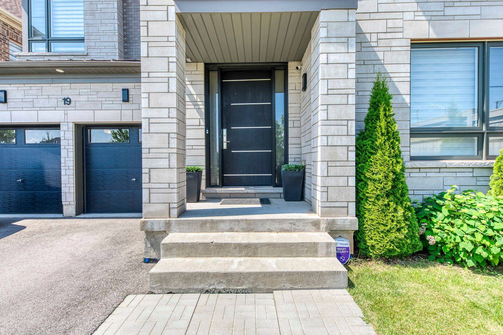 Brampton, ON L6X 5P2,19 Raindrop TER