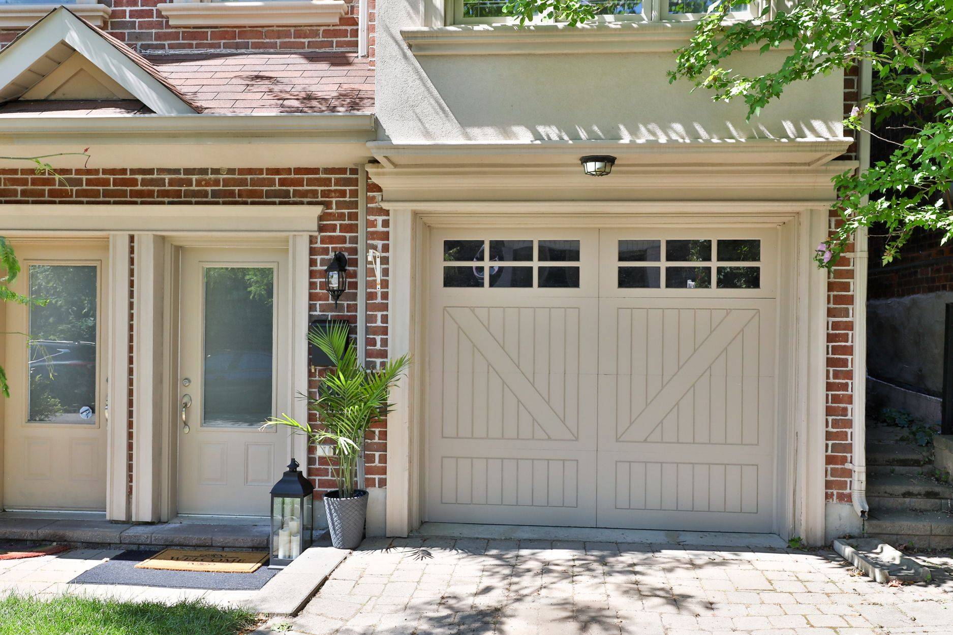 Toronto W01, ON M6R 1C4,20 Grafton AVE