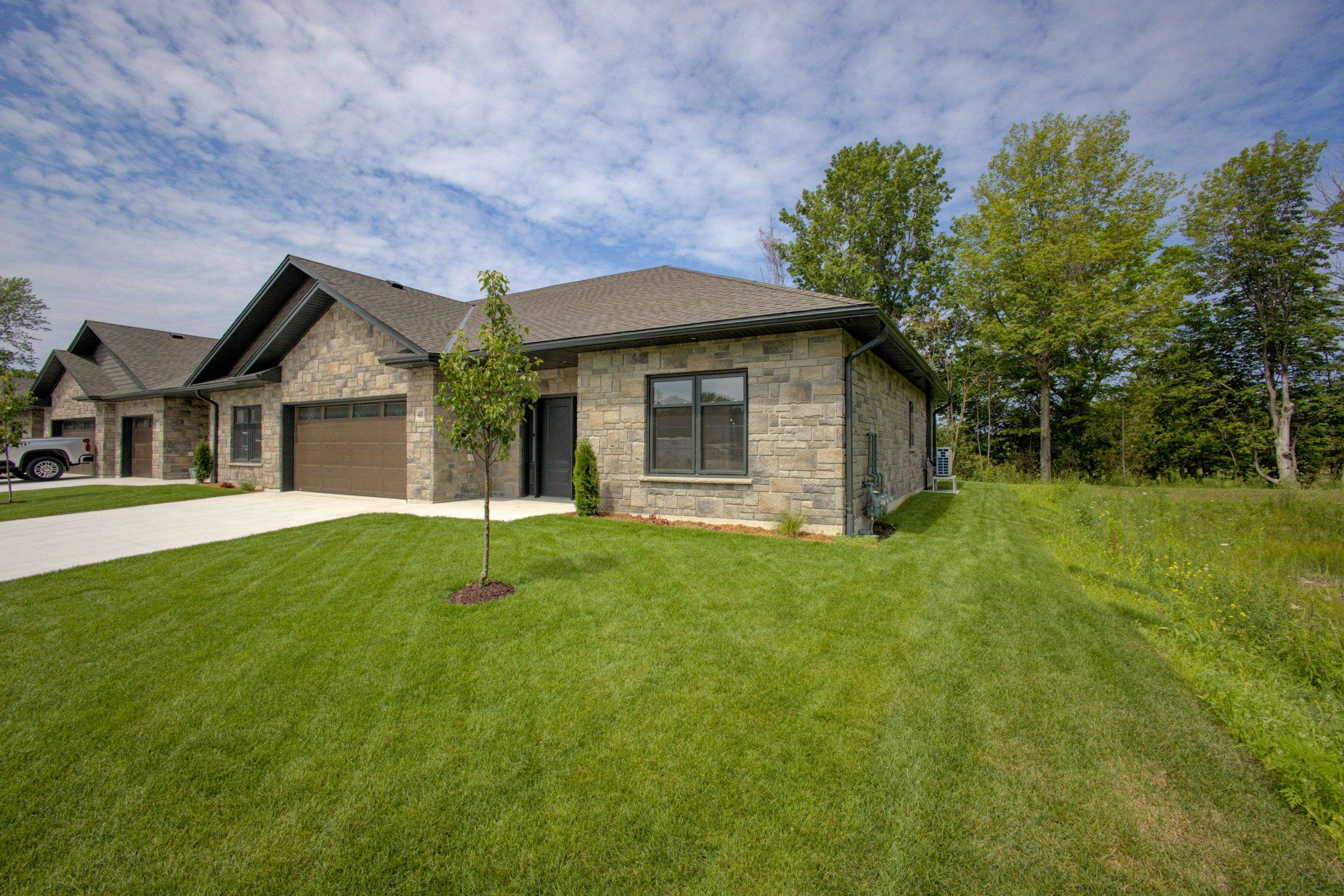 Kincardine, ON N2Z 1G4,1182 Queen ST #56