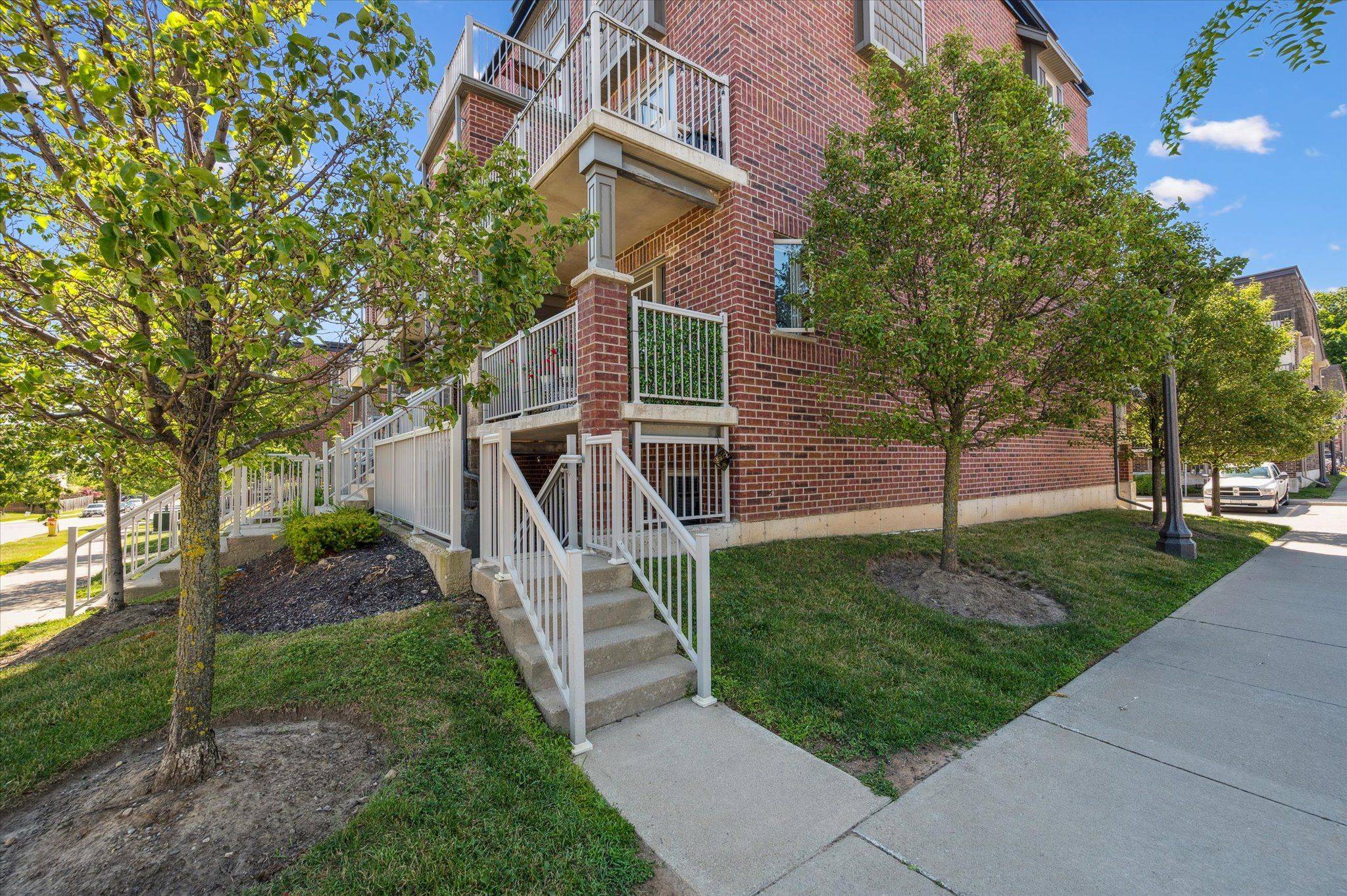 Kitchener, ON N2R 0H6,20 Sienna ST #D