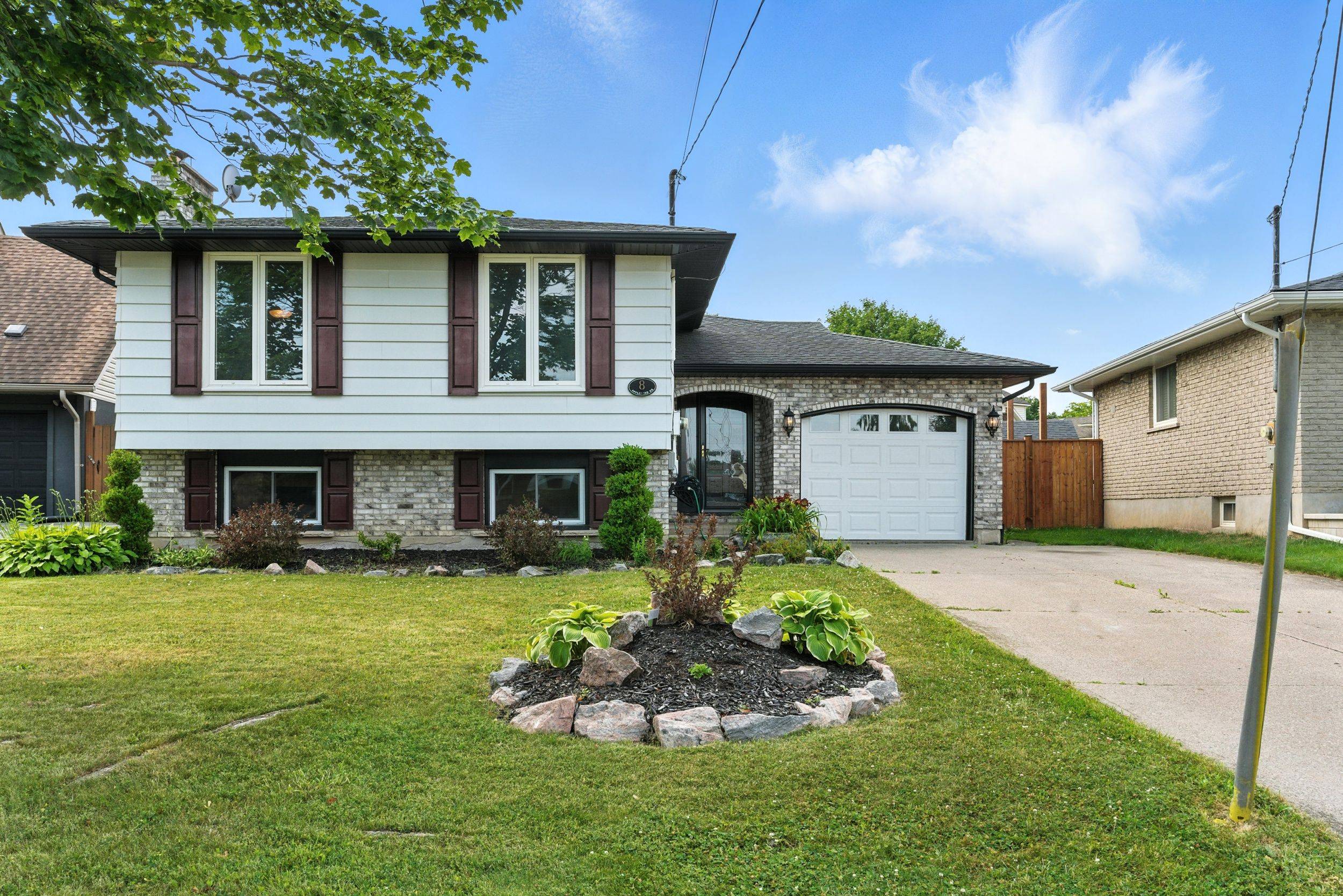 8 Appleford RD, St. Catharines, ON L2P 3M3