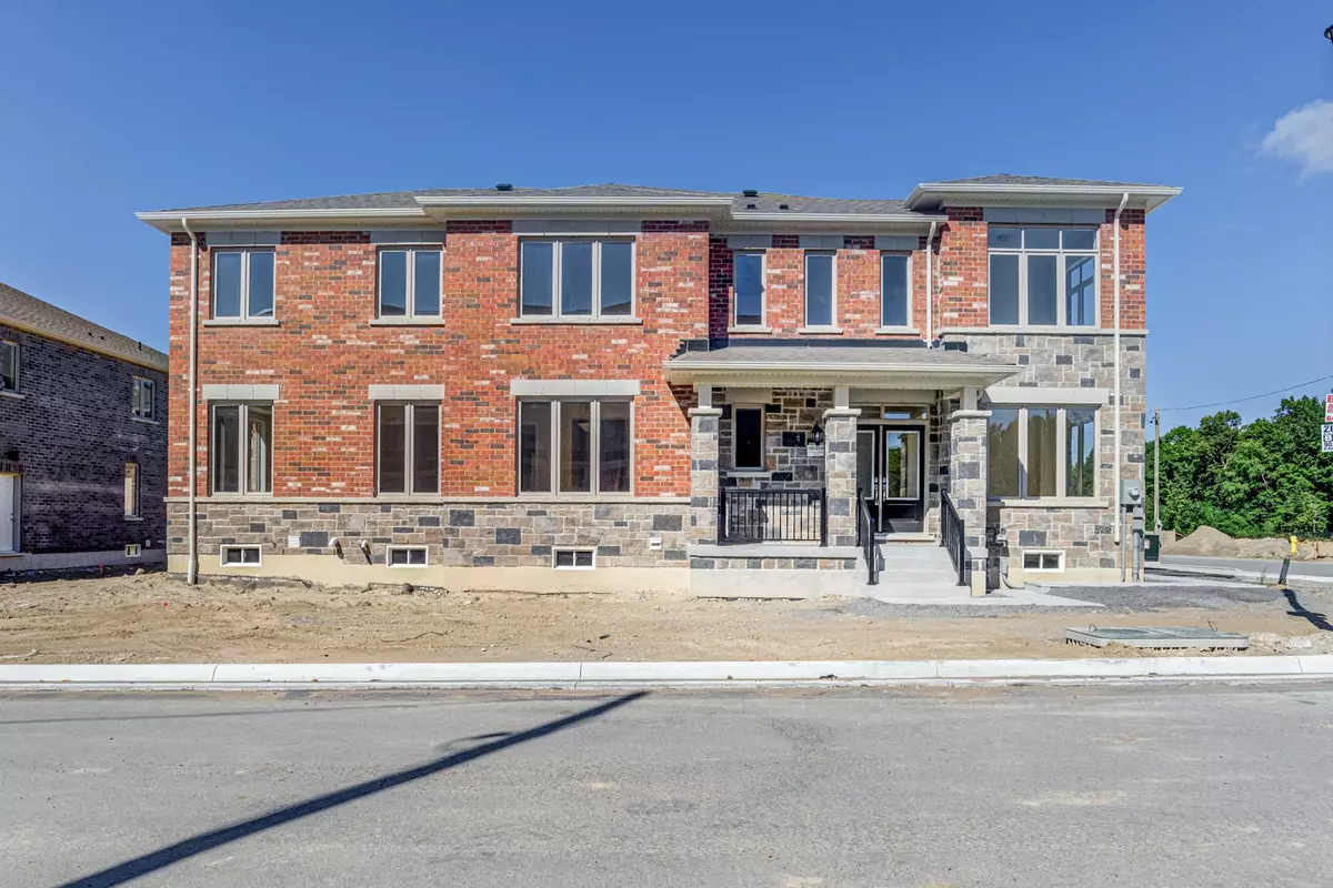 Pickering, ON L1X 0J9,875 Smoothrock AVE