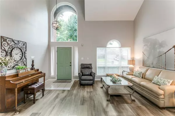 Grapevine, TX 76051,5204 Heatherdale Drive