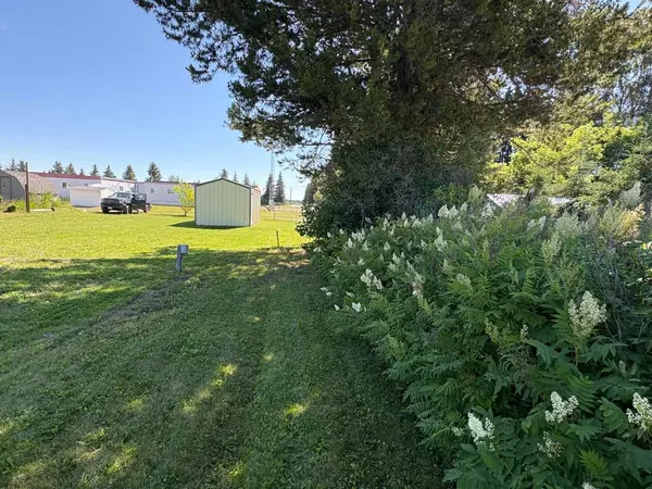 5403 51 ST, Eckville, AB T0M 0X0