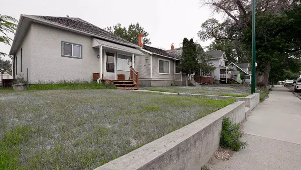 Medicine Hat, AB T1A 1T1,470 11 ST Southeast
