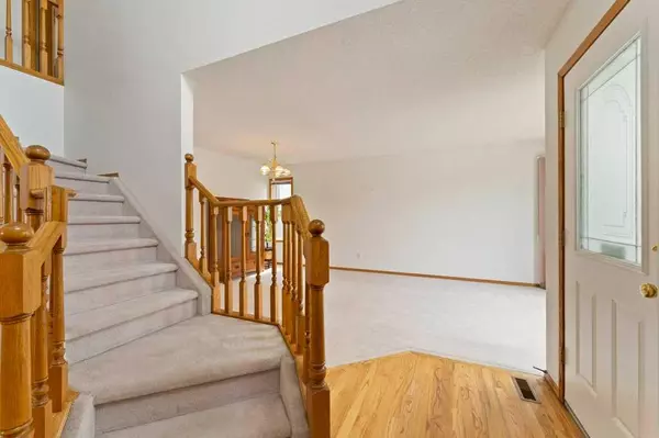 Calgary, AB T3A 5M5,62 Edgebrook HTS NW