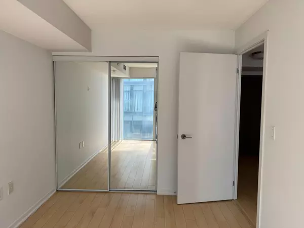 Toronto C01, ON M6J 0C7,36 Lisgar ST #1601