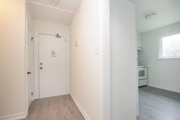 Oshawa, ON L1H 2X2,743 Cypress AVE #1