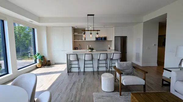 Barrie, ON L4M 1B2,185 Dunlop ST E #301