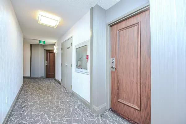 Mississauga, ON L5R 1Y2,50 Kingsbridge Garden CIR #1104
