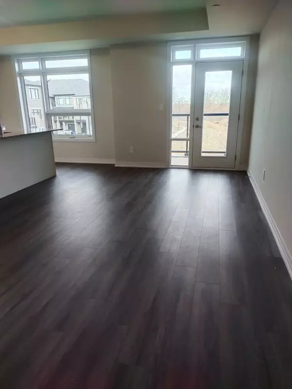 Milton, ON L9E 1N4,1573 Rose WAY E #103