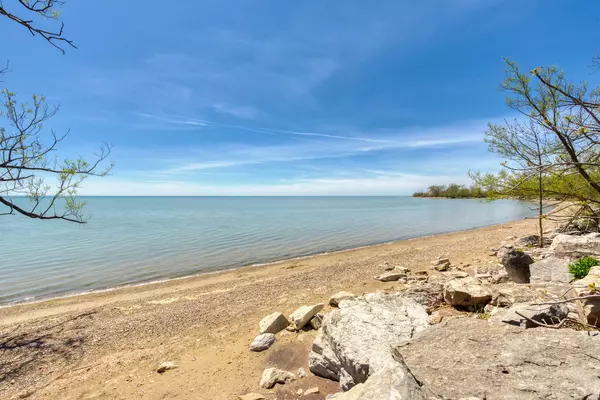 Haldimand, ON N0A 1P0,713 Lakeshore RD