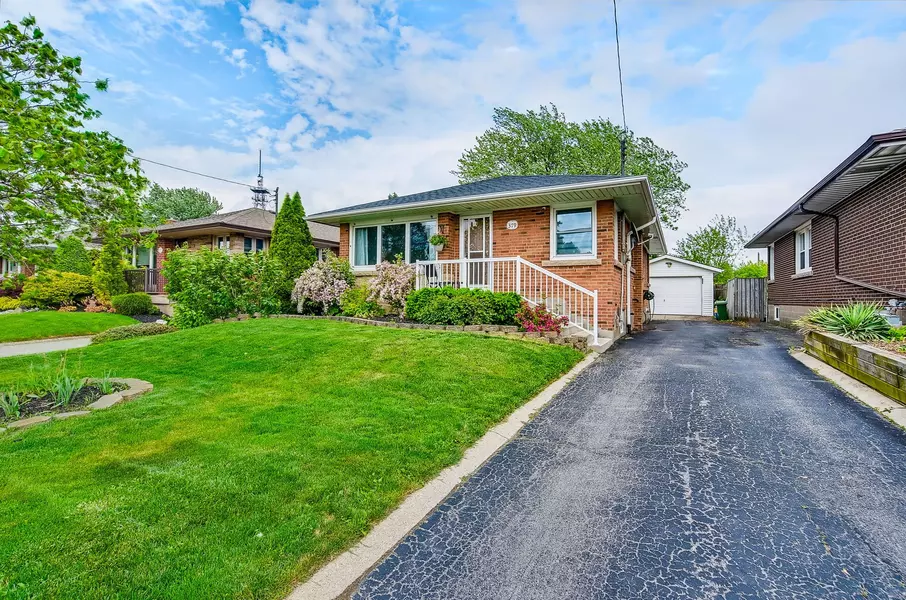 379 East 18th ST, Hamilton, ON L9A 4P7