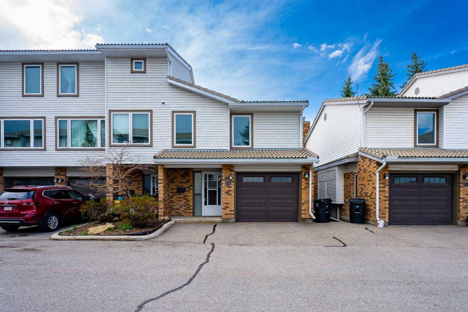 Calgary, AB T3H 2V9,215 Coachway LN Southwest