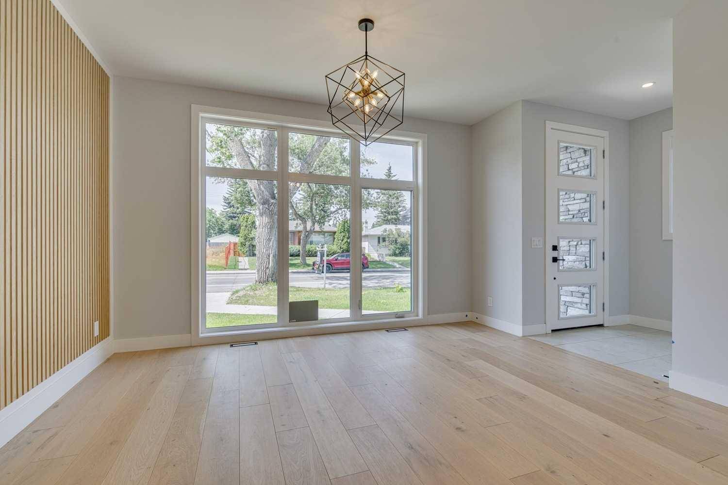 Calgary, AB T3E 4P1,3729 Richmond RD SW