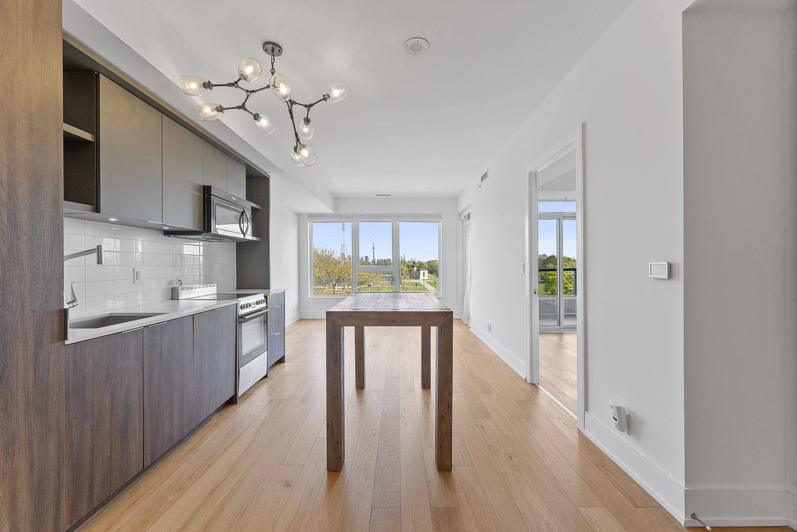 Toronto C03, ON M4V 2W8,6 Parkwood AVE #310