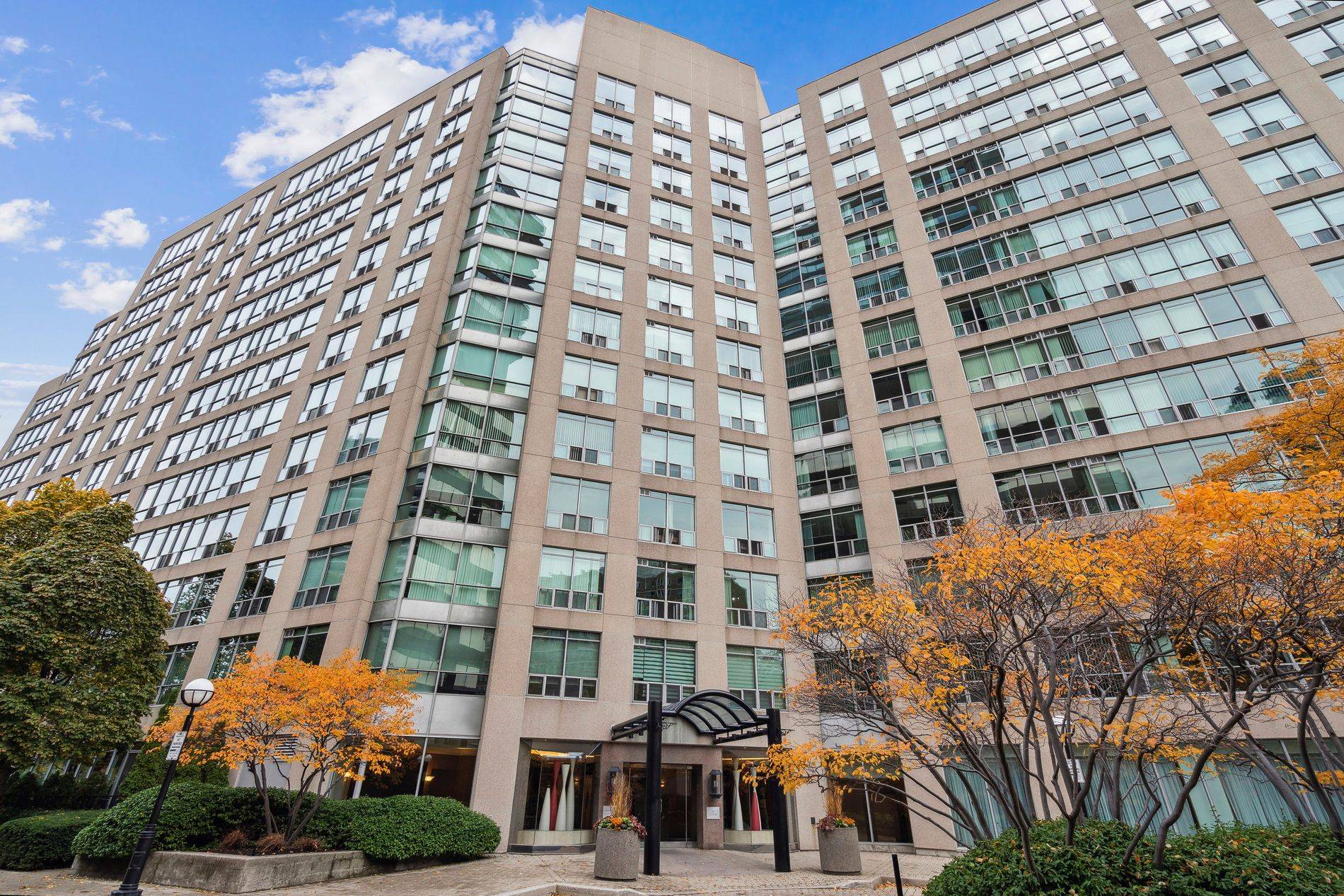942 Yonge ST #418, Toronto C02, ON M4W 3S8