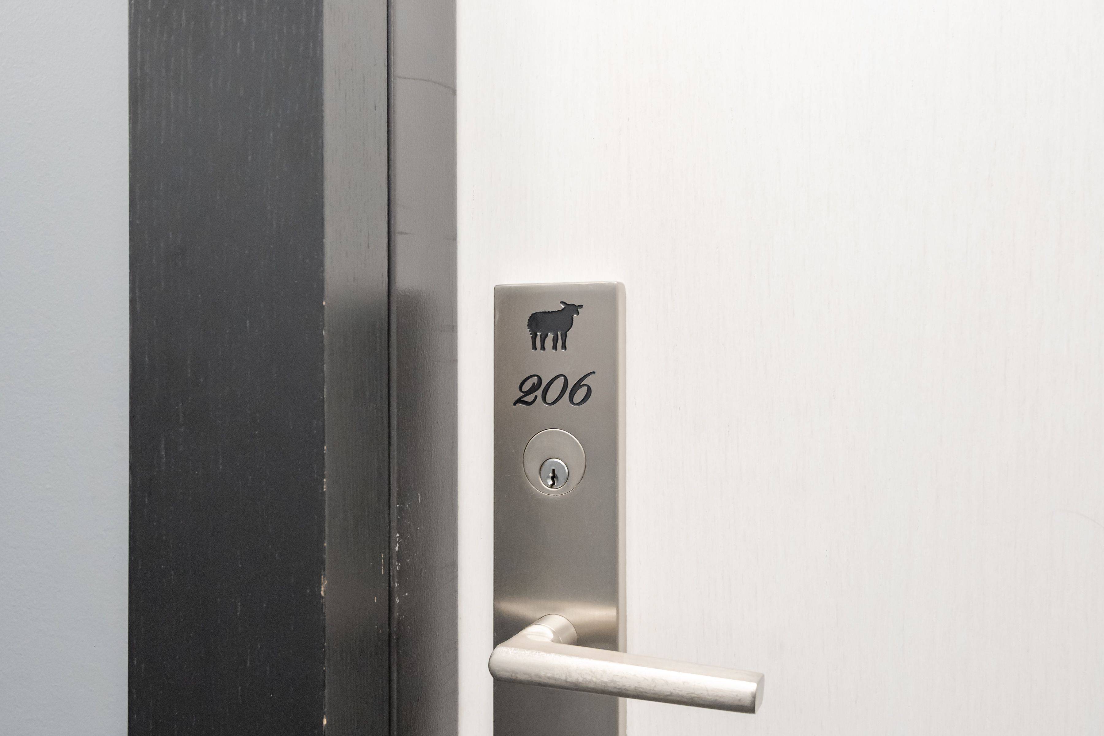 39 Brant ST #206, Toronto C01, ON M5V 0M8