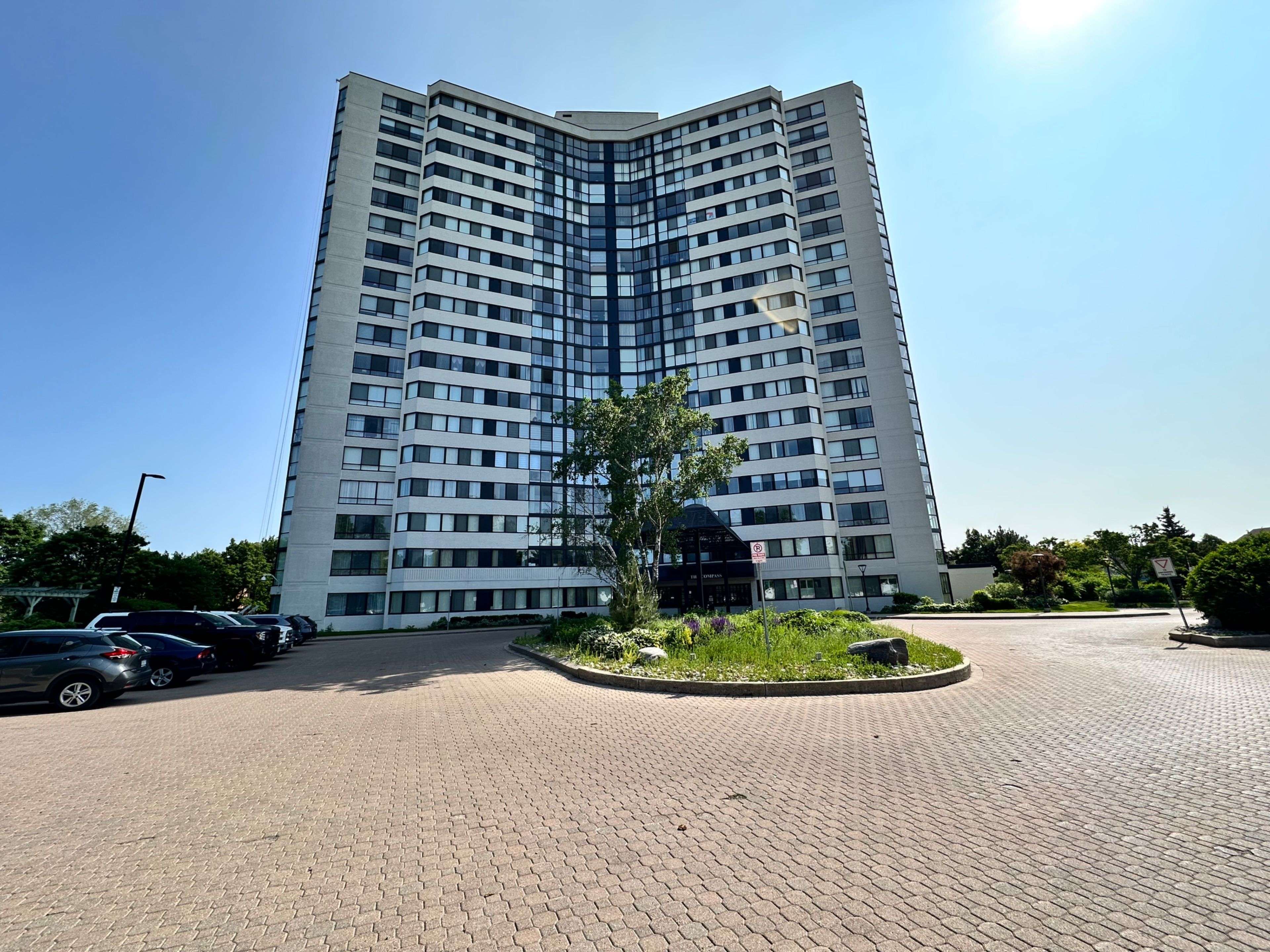 Mississauga, ON L4W 4H4,1360 Rathburn RD E #302