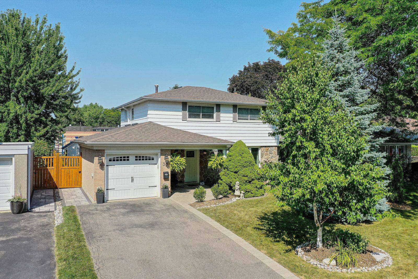 Brampton, ON L6W 2N1,32 Belfountain CT