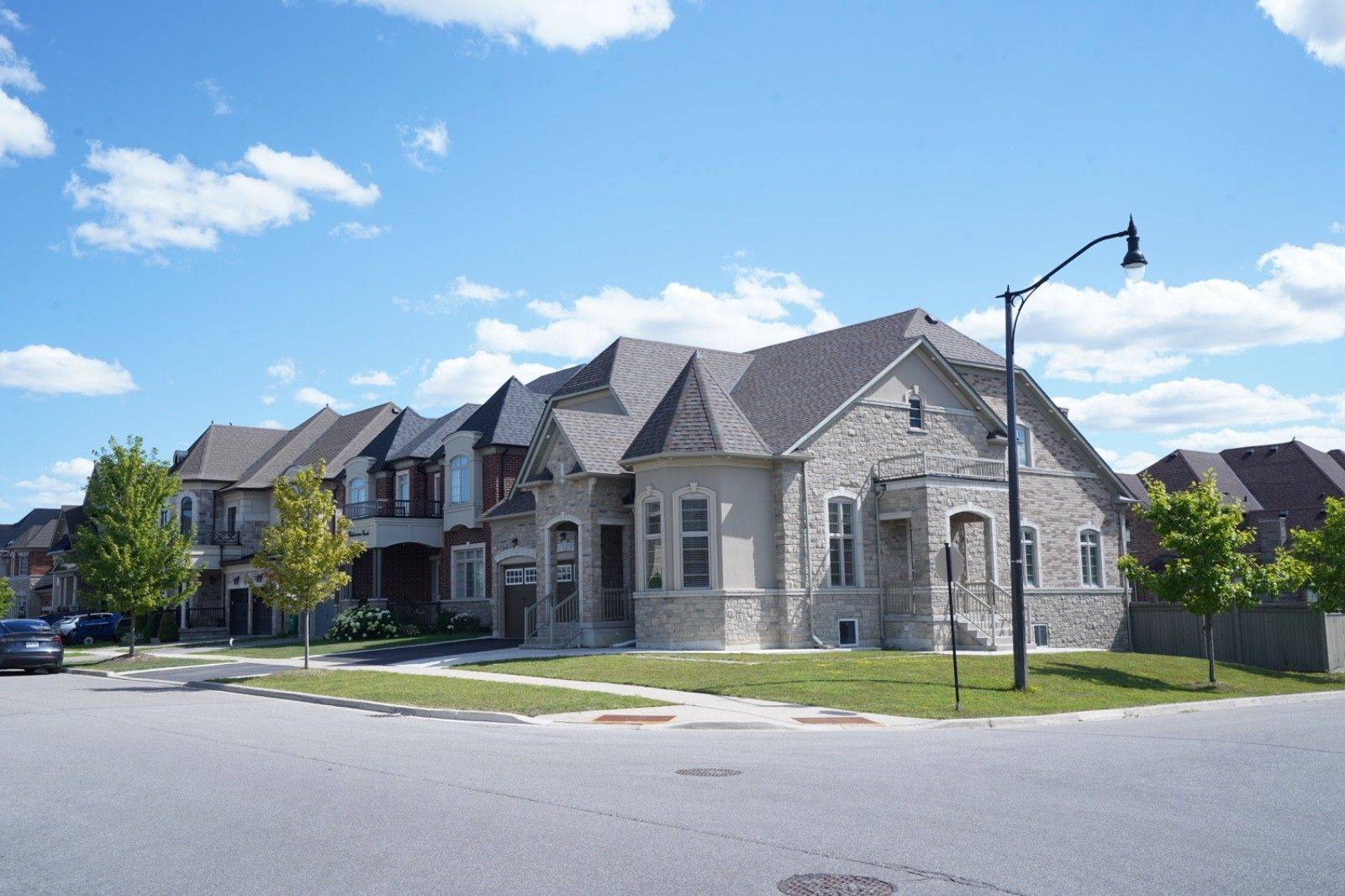 6 Belladonna CIR, Brampton, ON L6P 4B9