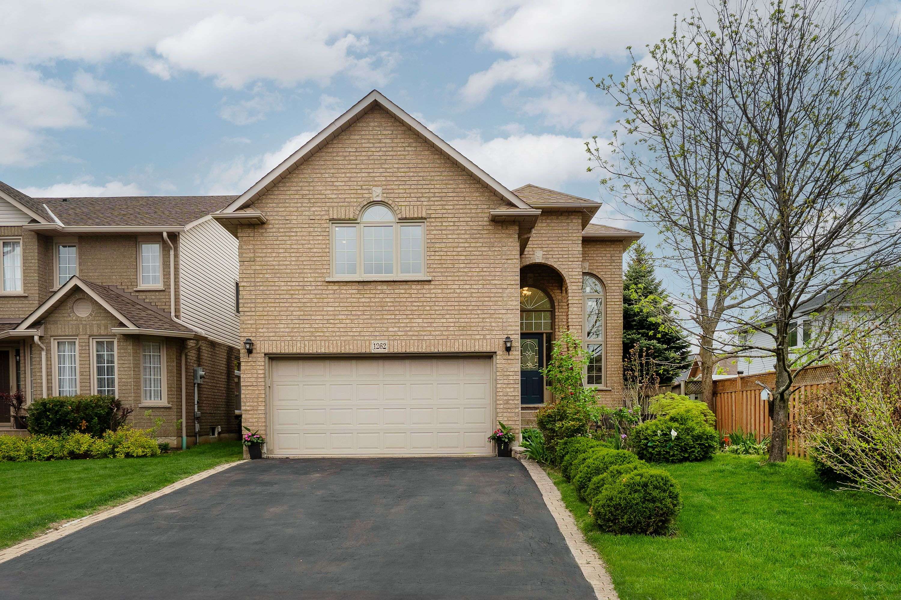 Hamilton, ON L9B 2R7,1262 Upper Paradise RD