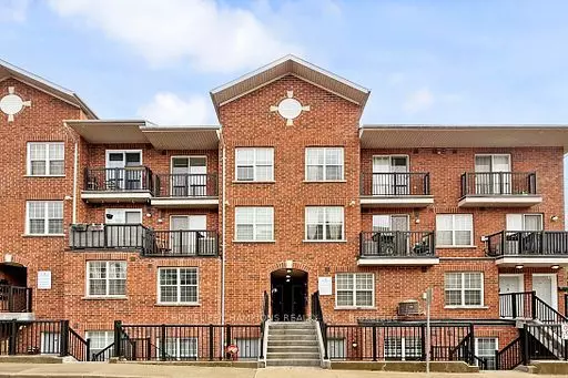 Toronto E04, ON M1L 0E5,35 Strangford LN S #304