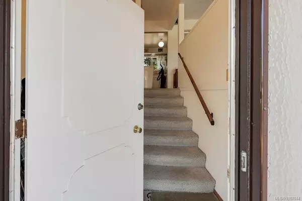 Langford, BC V9B 2M4,1318 Glenridge Dr