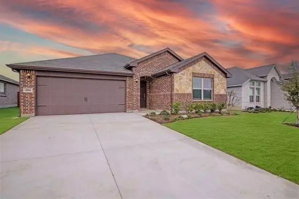 1016 Eastland Lane, Aubrey, TX 76227
