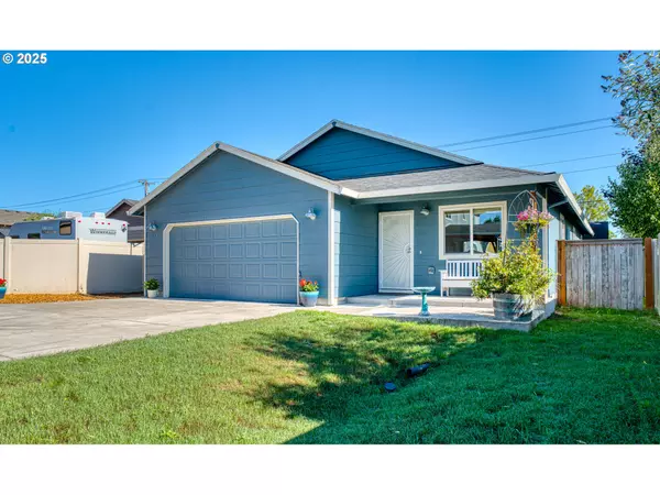 113 NE WHISPERING RIVER CT, Mc Minnville, OR 97128