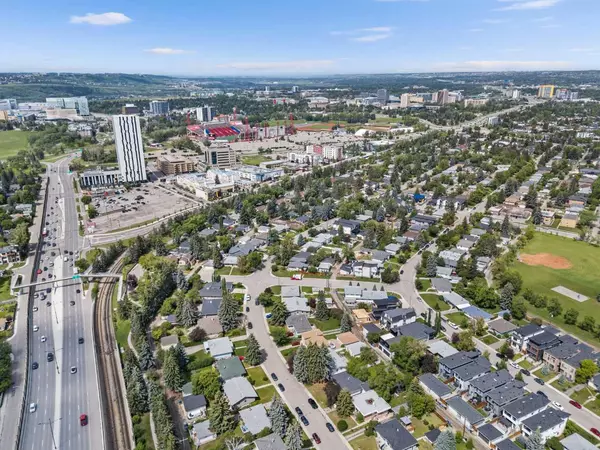 Calgary, AB T2M4C7,2140 Halifax CRES NW