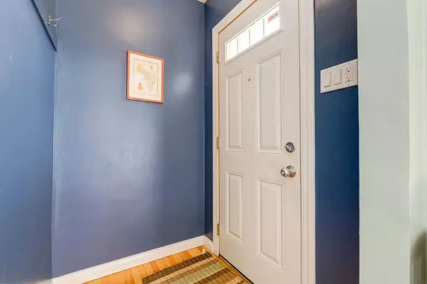 Calgary, AB T2E 1Z9,202 27 AVE Northeast