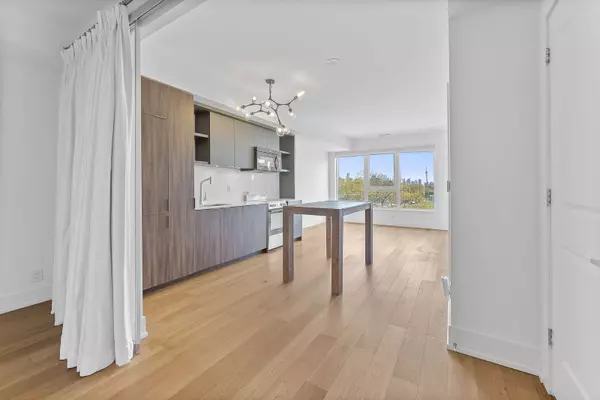 Toronto C03, ON M4V 2W8,6 Parkwood AVE #310