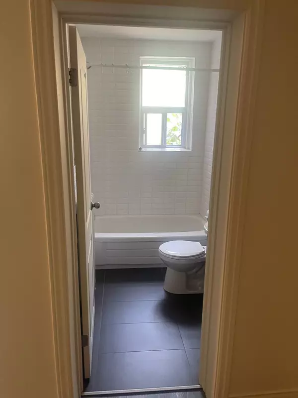 Toronto C01, ON M6J 3E7,394 Dovercourt RD #24