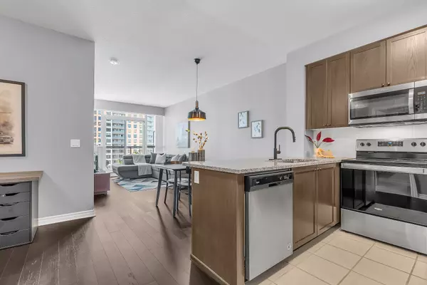 Mississauga, ON L5B 0G9,349 Rathburn RD W #1108