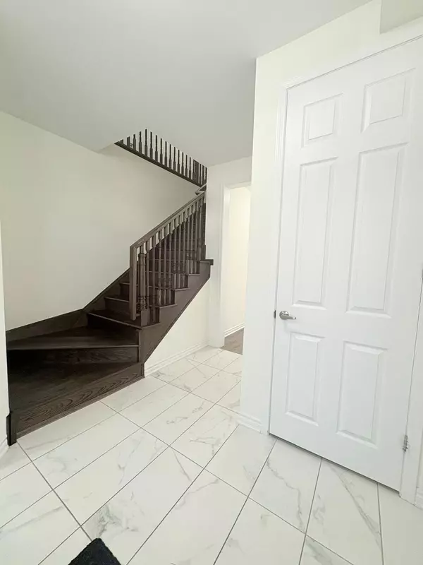 Milton, ON L9E 1P8,982 Cherry CT