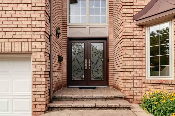 Mississauga, ON L5M 3N5,1376 Ballantrae DR
