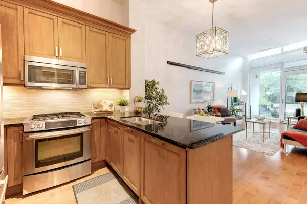 Oakville, ON L6L 0E1,11 Bronte RD #117