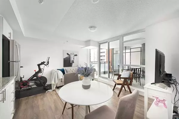 Toronto W04, ON M6A 1C3,830 Lawrence AVE #324