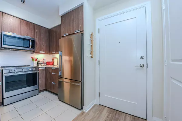 Mississauga, ON L5R 0G9,65 Watergarden DR #810